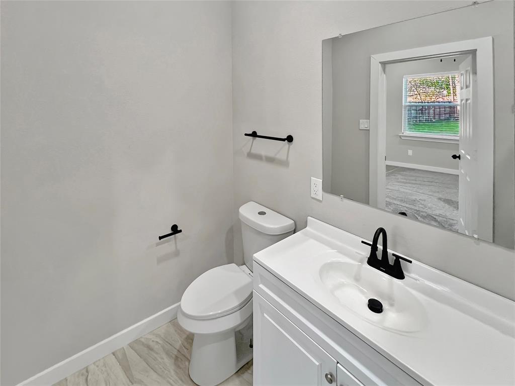 5530 Reiger Avenue, Unit 5528 Dallas, TX 75214 - Photo 18 of 40 a bathroom with a sink a toilet and a mirror