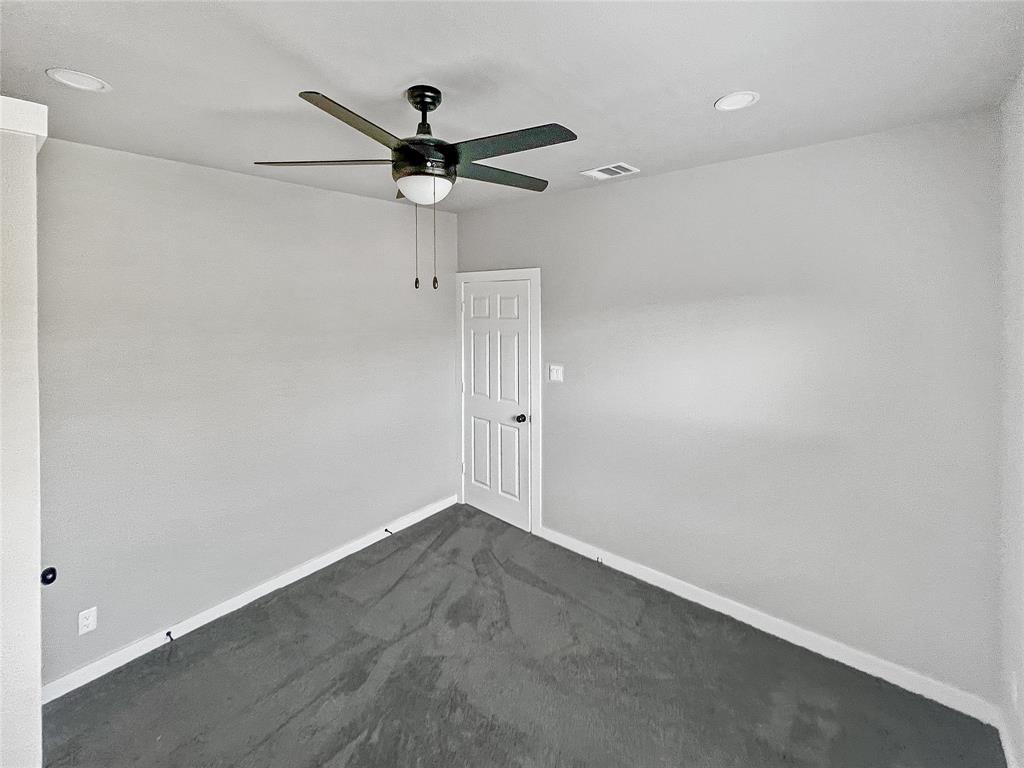 5530 Reiger Avenue, Unit 5528 Dallas, TX 75214 - Photo 29 of 40 an empty room with a ceiling fan and a window