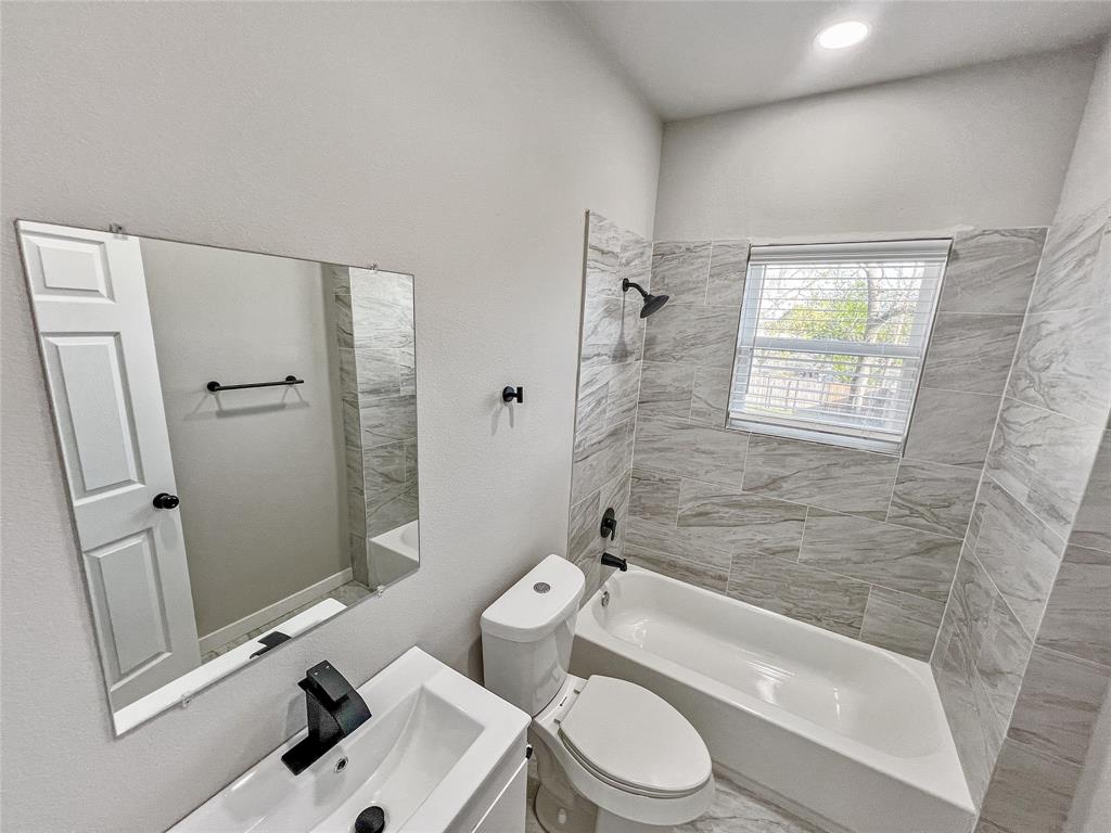 5530 Reiger Avenue, Unit 5528 Dallas, TX 75214 - Photo 34 of 40 a bathroom with a sink a toilet and shower