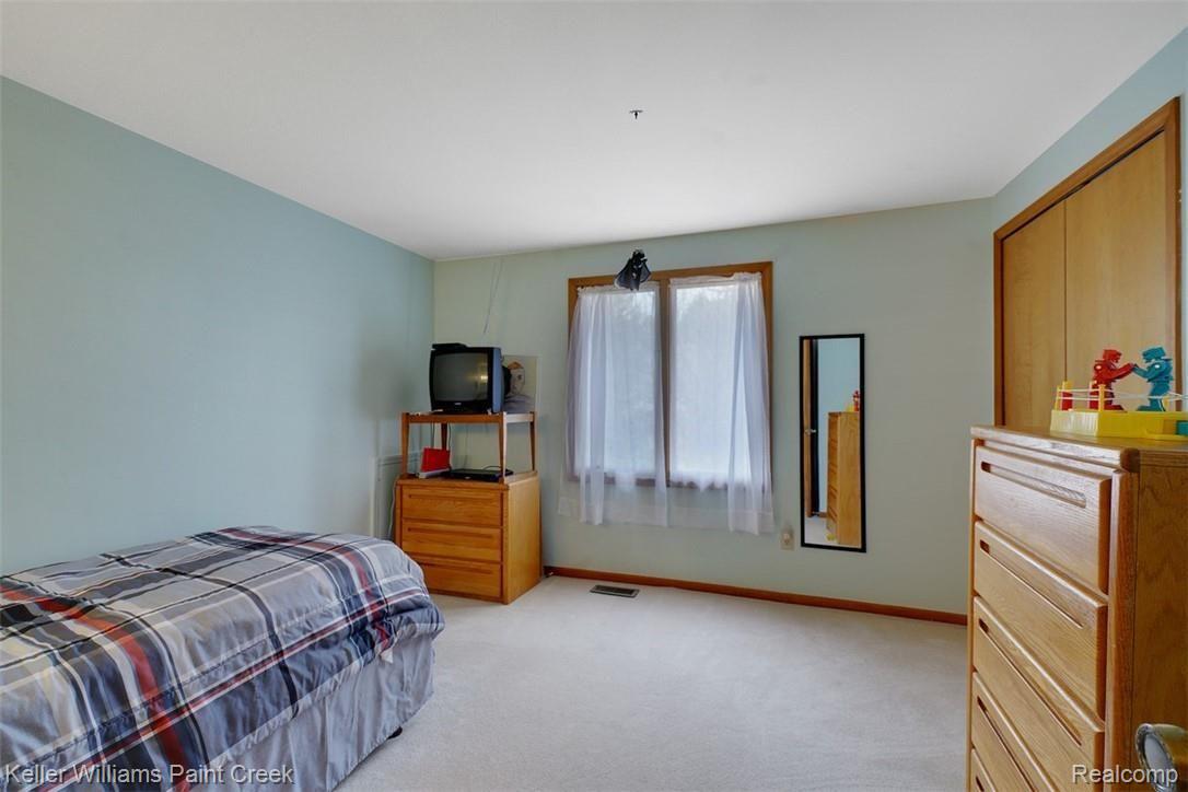 3098 Baypoint Drive Rochester, MI 48309 - Photo 30 of 32 Fourth bedroom with large closet.