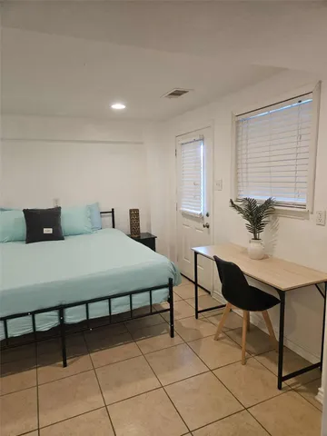 $4,200 | 812 Marlin Street, Bayou Vista, TX 77563