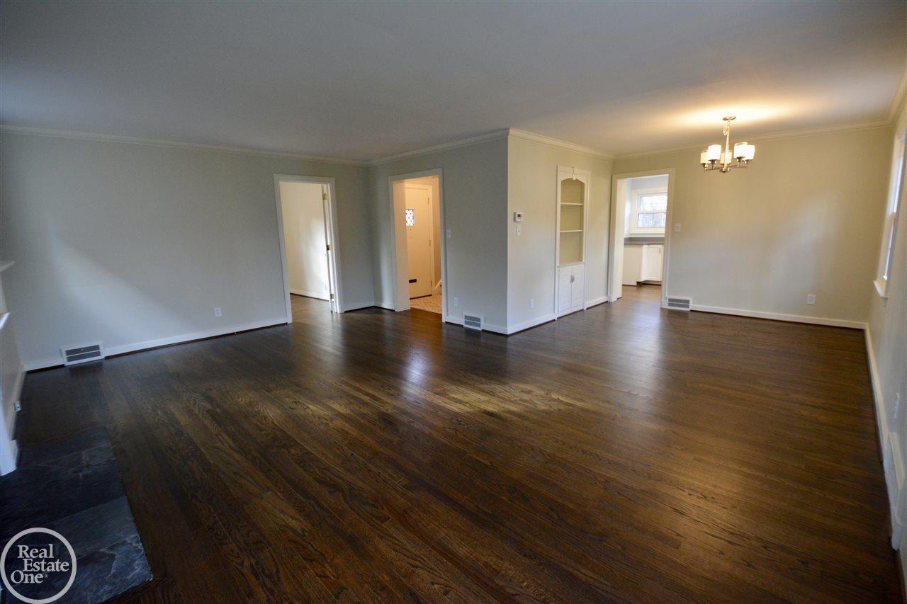 288 Fisher Road Grosse Pointe, MI 48230 - Photo 5 of 38 31342095-4.JPG