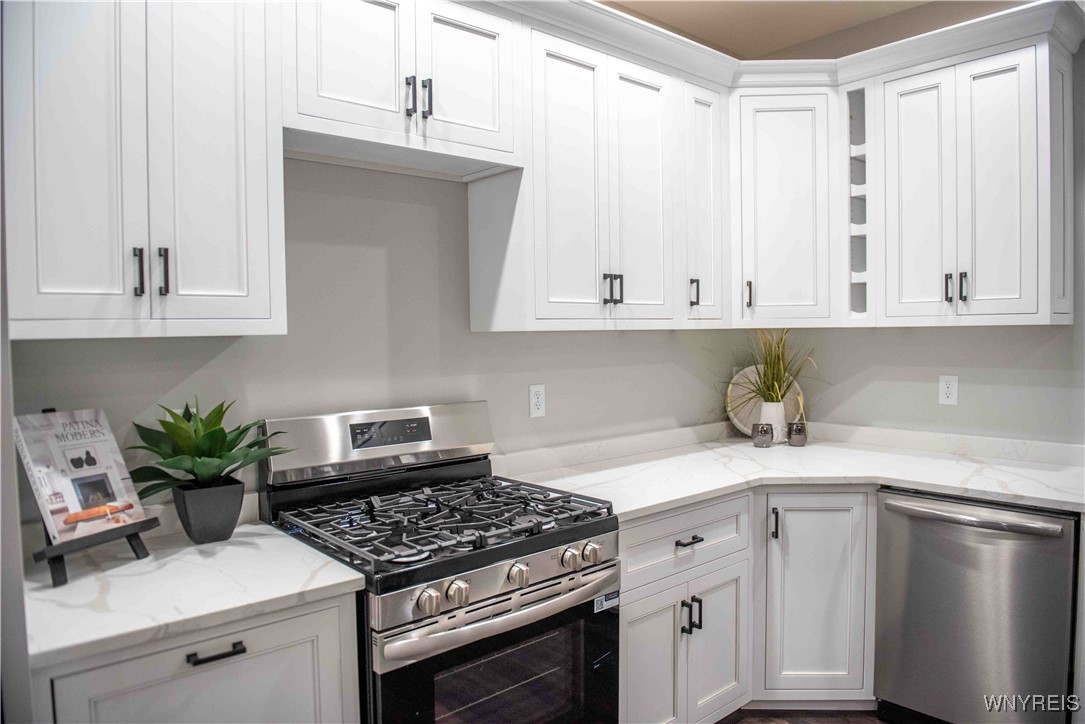 6220 Versailles Road Hamburg, NY 14085 - Photo 9 of 36 MICROWAVE WILL BE OVER STOVE