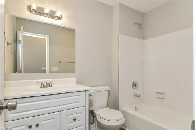 $1,825 | 3201 High View Circle, Greensboro, NC 27410