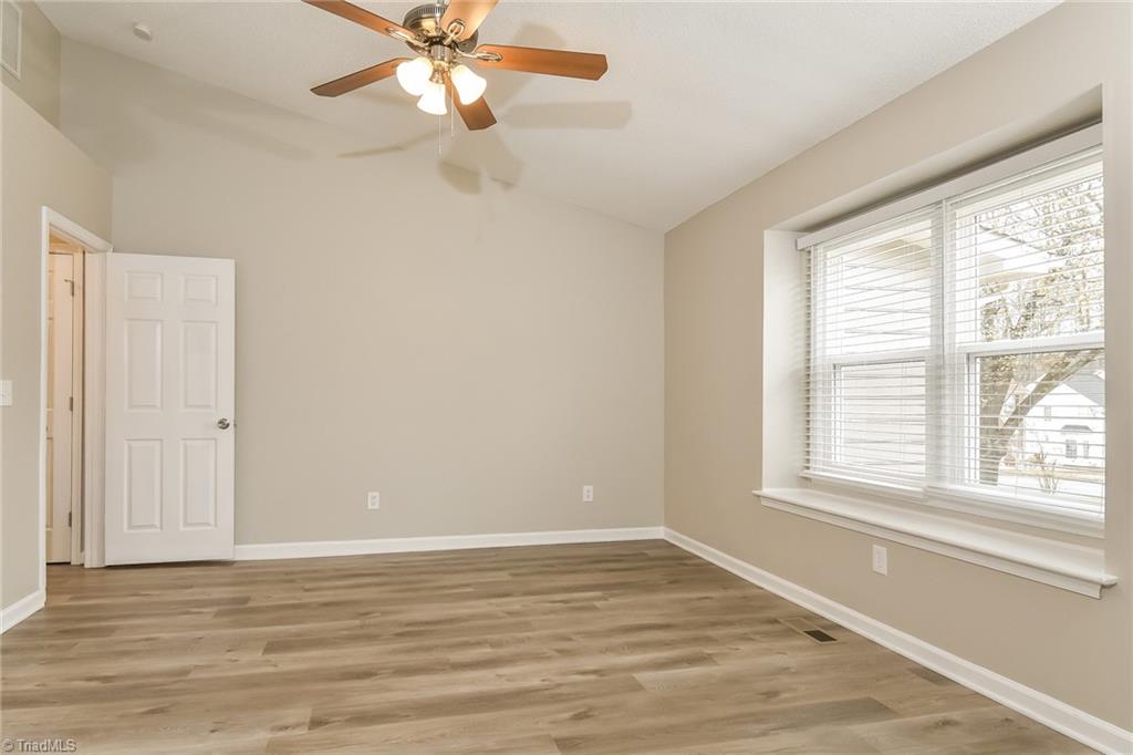 3201 High View Circle Greensboro, NC 27410 - Photo 7 of 16