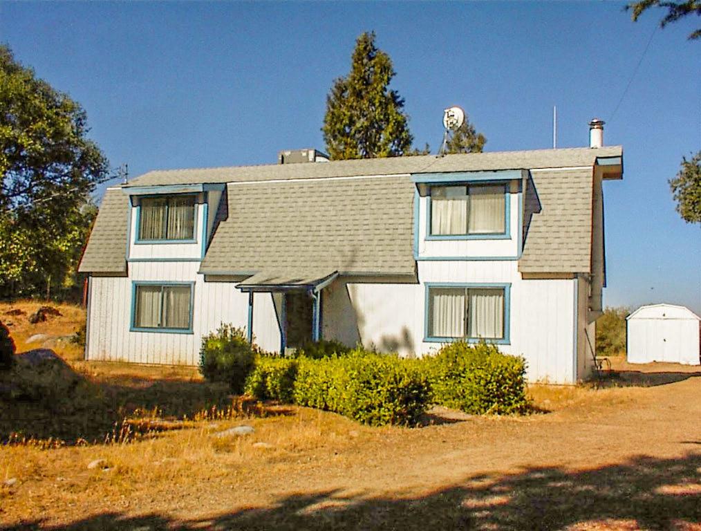 50245 Greenhill Road Squaw Valley, CA 93675 - Photo 1 of 25 a front view of a house with a yard