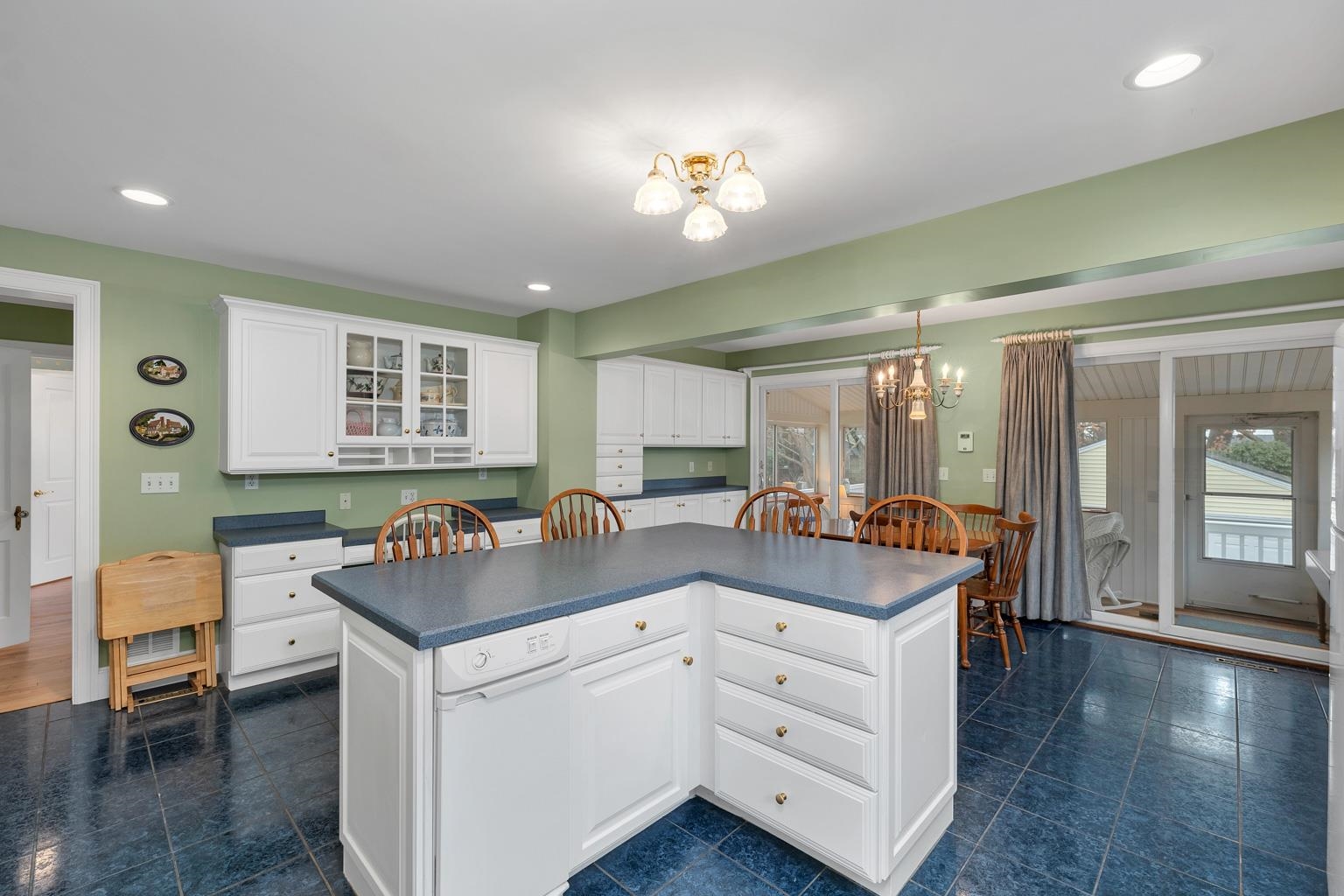 7 Robin Road Rye, NH 03870 - Photo 4 of 34