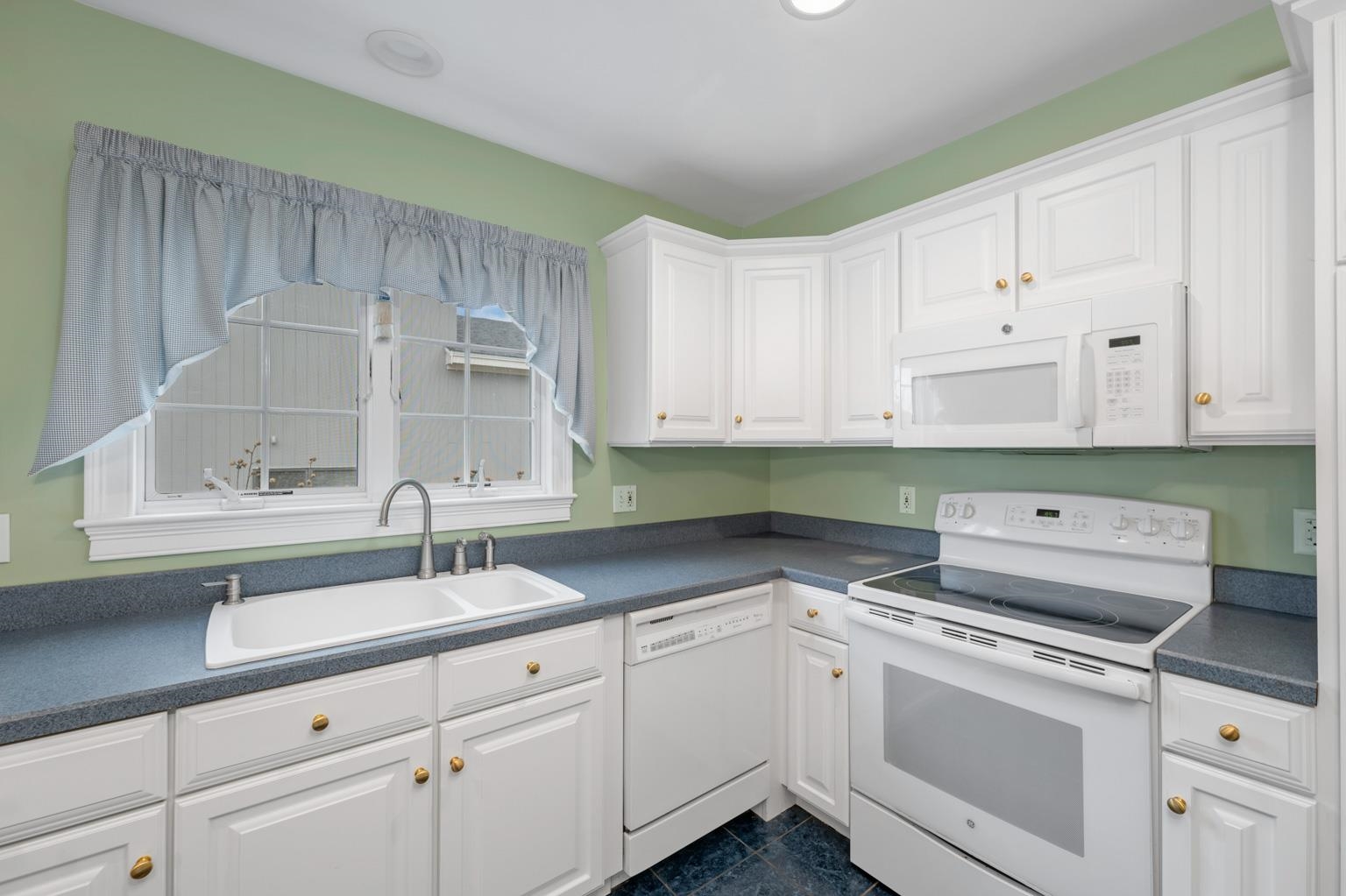 7 Robin Road Rye, NH 03870 - Photo 5 of 34