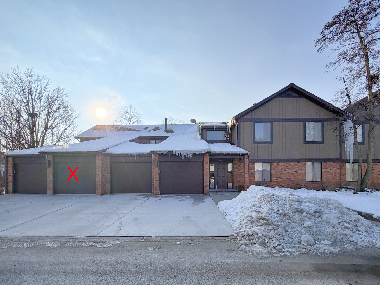 22 Creekside Circle, Unit D Elgin, IL 60123 - Photo 2 of 23 a front view of a house with a yard and garage