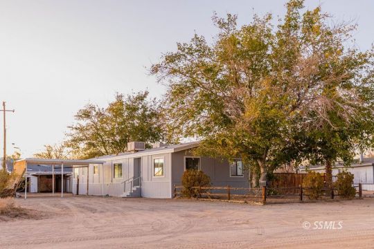 1405 Oak Lane Ridgecrest, CA 93555 - Photo 1 of 16