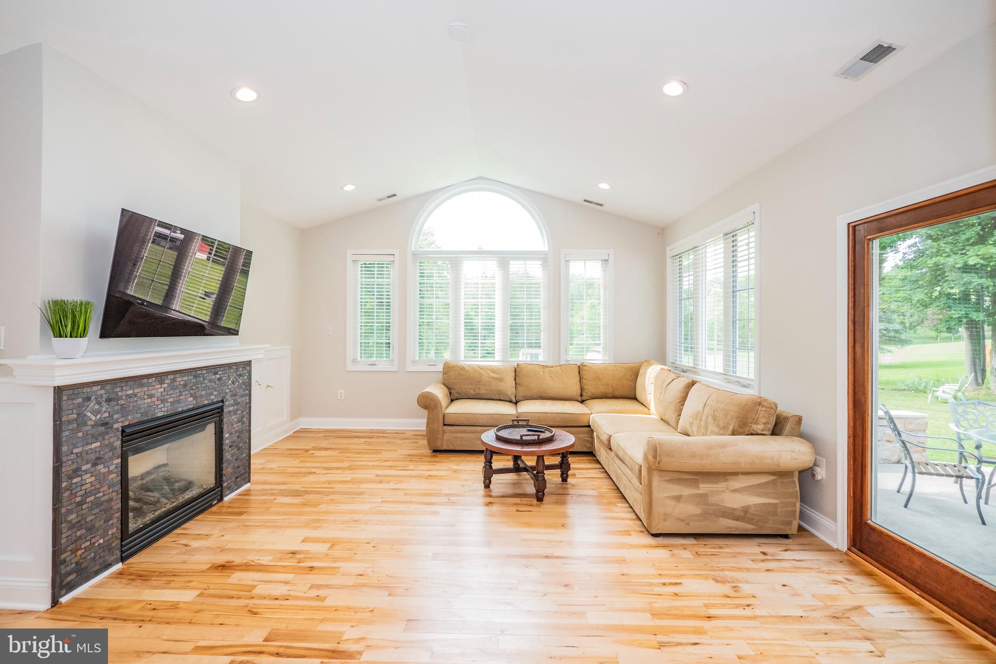 8933 Watkins Road Gaithersburg, MD 20882 - Photo 15 of 65 Main Level - Sun/Florida Room