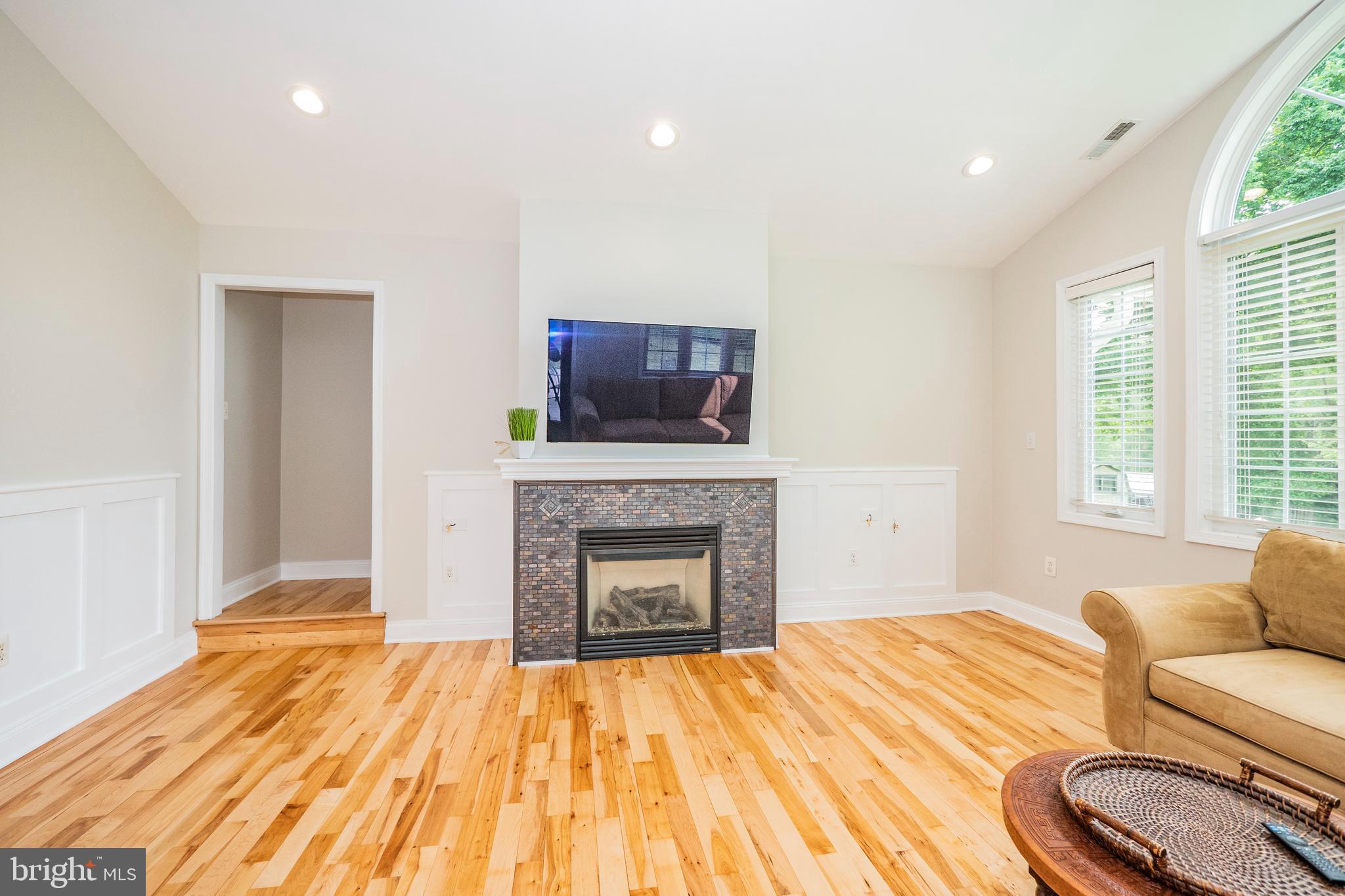 8933 Watkins Road Gaithersburg, MD 20882 - Photo 17 of 65 Main Level - Sun/Florida Room