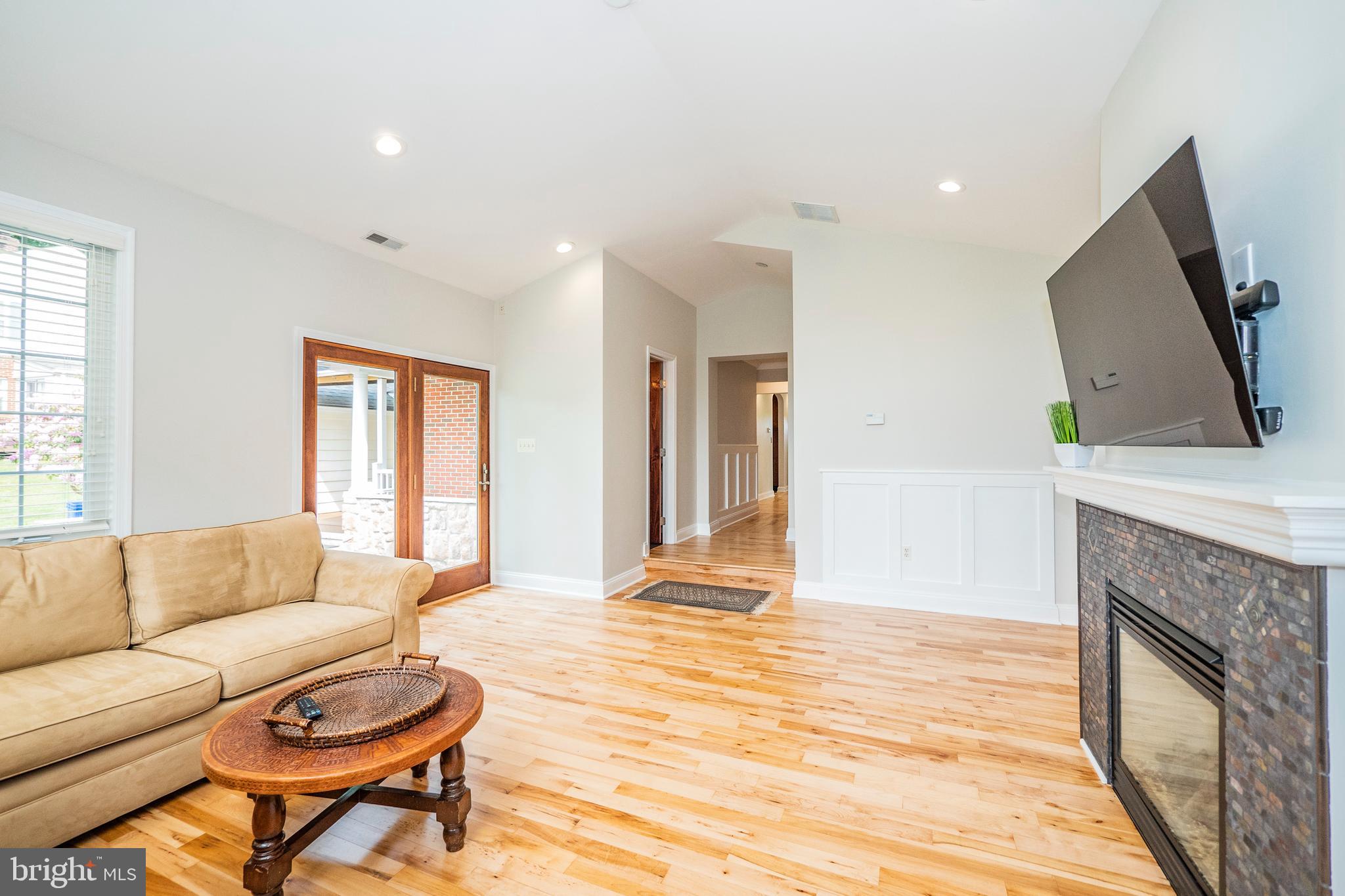8933 Watkins Road Gaithersburg, MD 20882 - Photo 18 of 65 Main Level - Sun/Florida Room