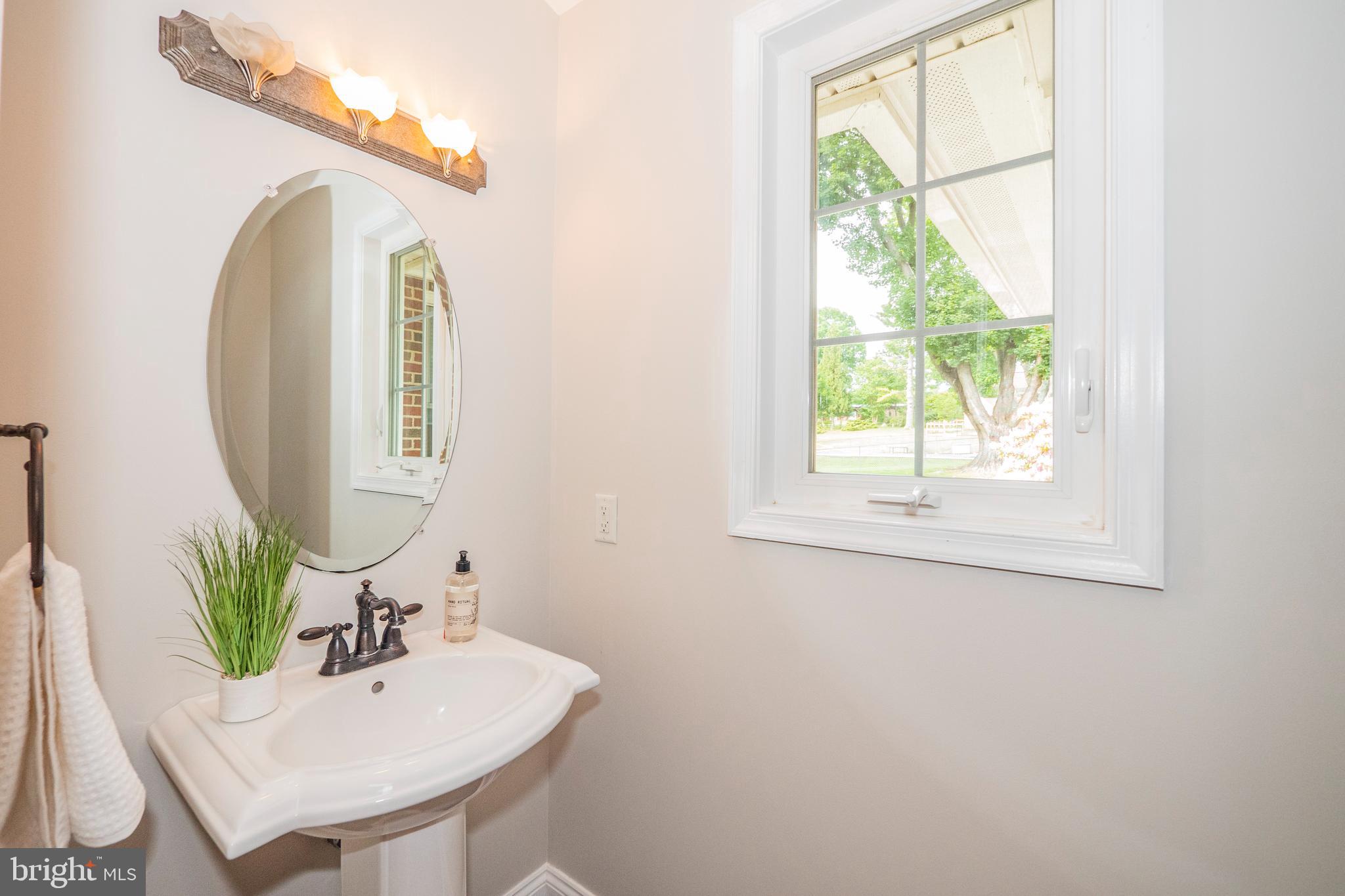 8933 Watkins Road Gaithersburg, MD 20882 - Photo 20 of 65 Main Level -Half Bathroom