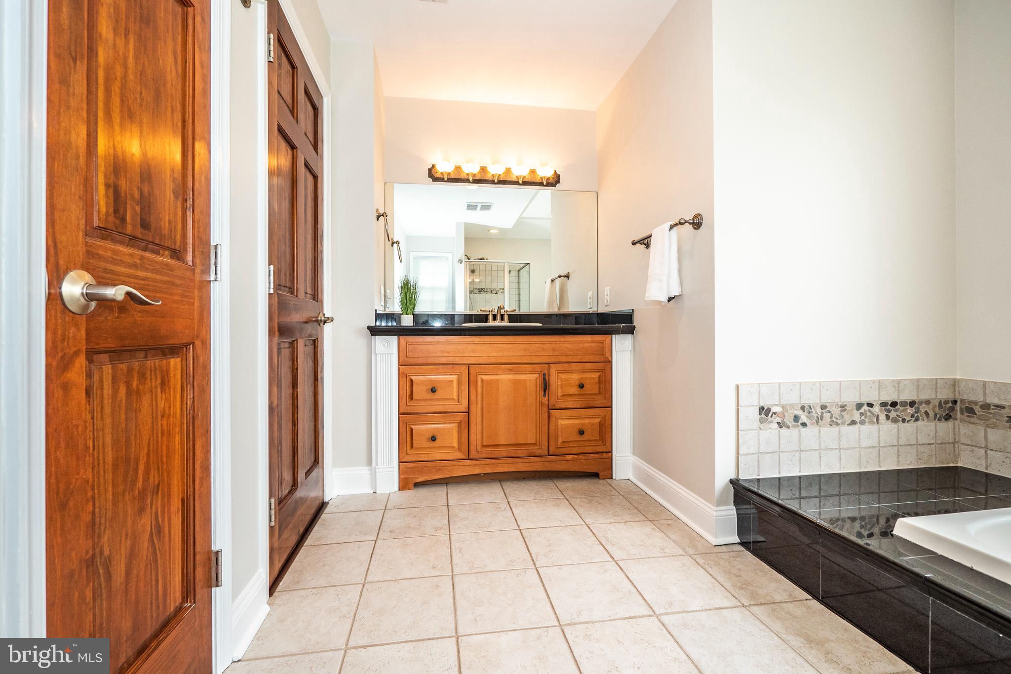 8933 Watkins Road Gaithersburg, MD 20882 - Photo 28 of 65 Main Level -Primary Bathroom Suite