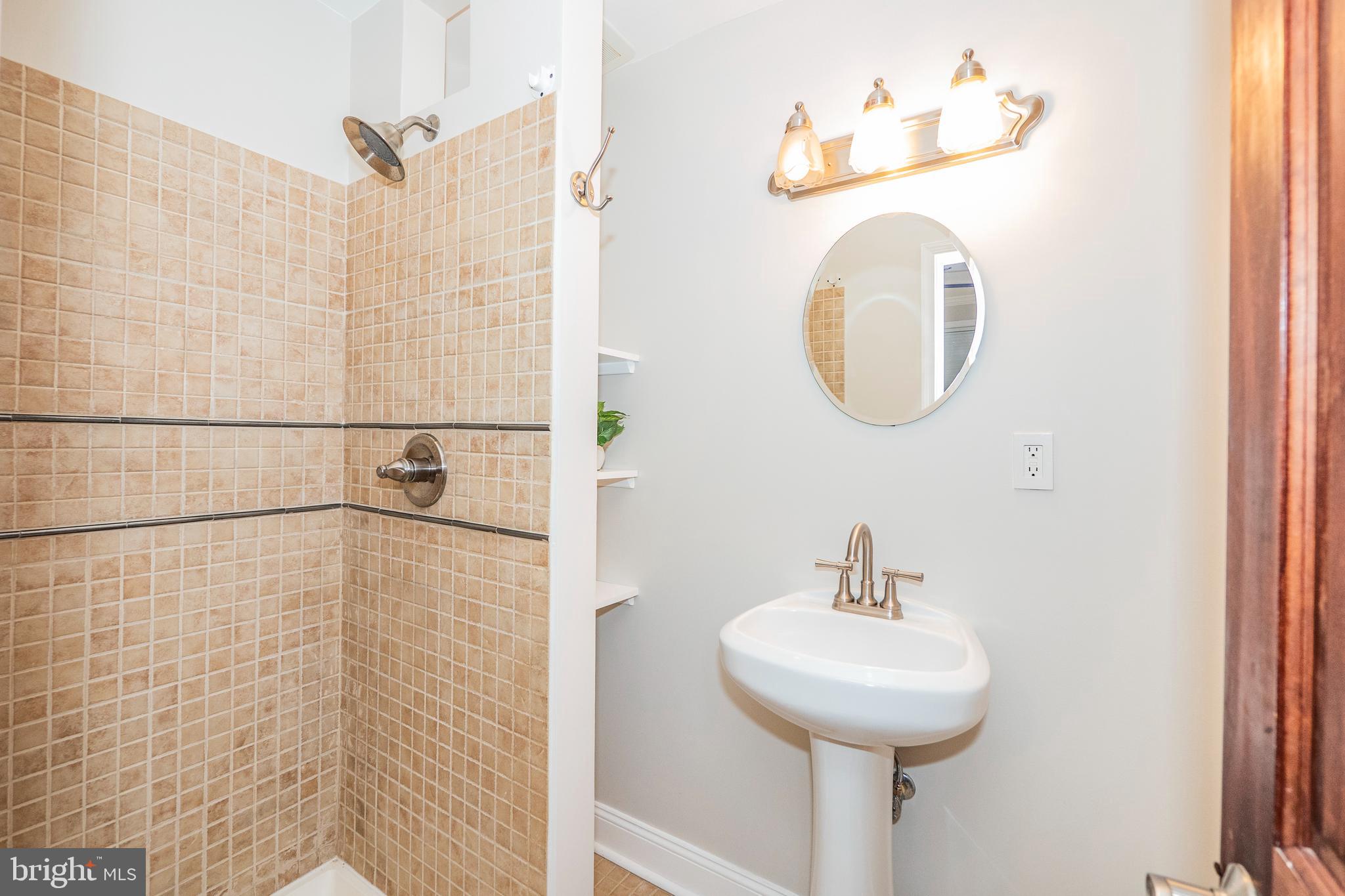 8933 Watkins Road Gaithersburg, MD 20882 - Photo 39 of 65 Main Level - Attached Full Bathroom