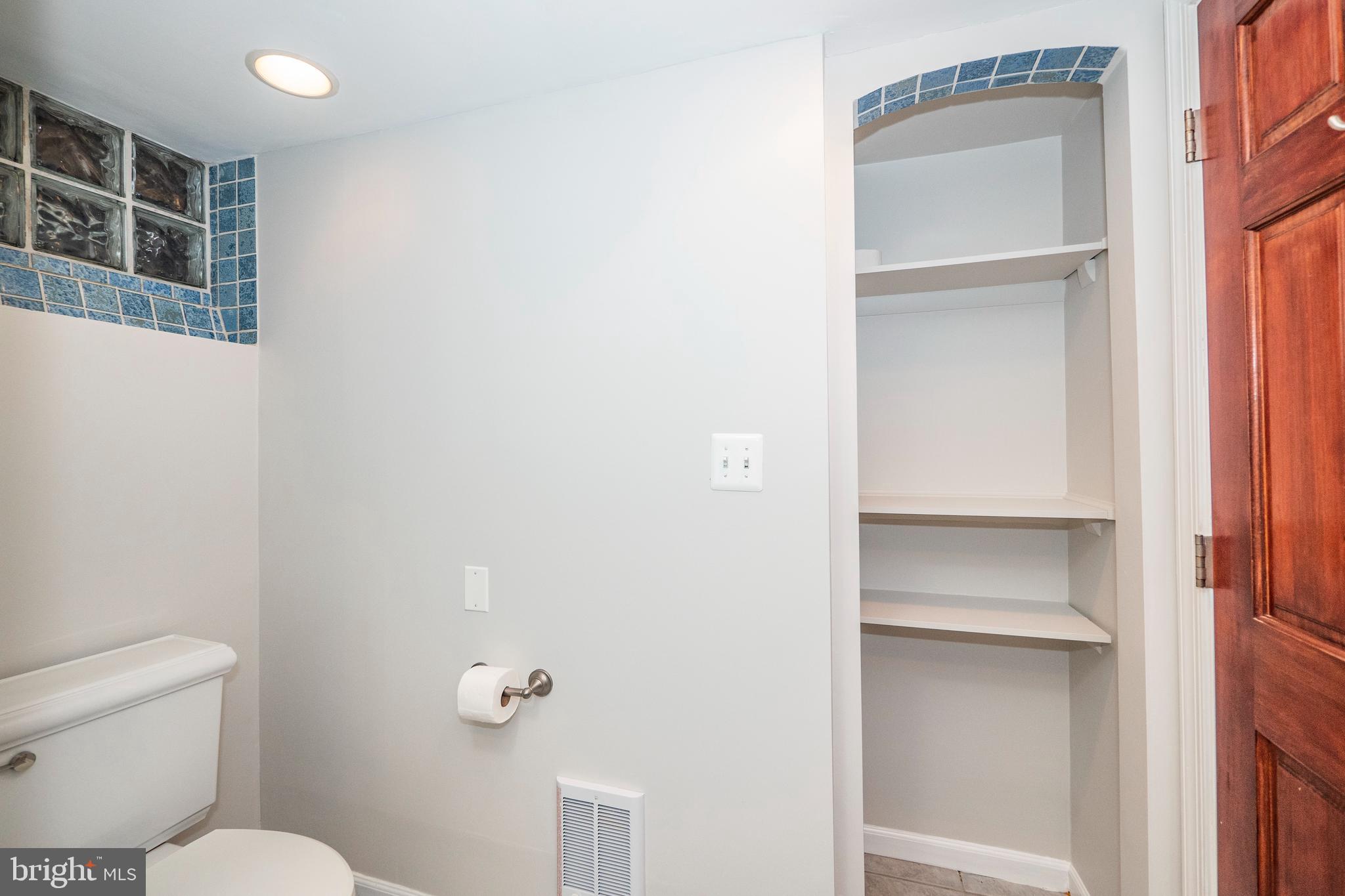 8933 Watkins Road Gaithersburg, MD 20882 - Photo 58 of 65 Lower Level - Full Bathroom #4 w/ Built-Ins