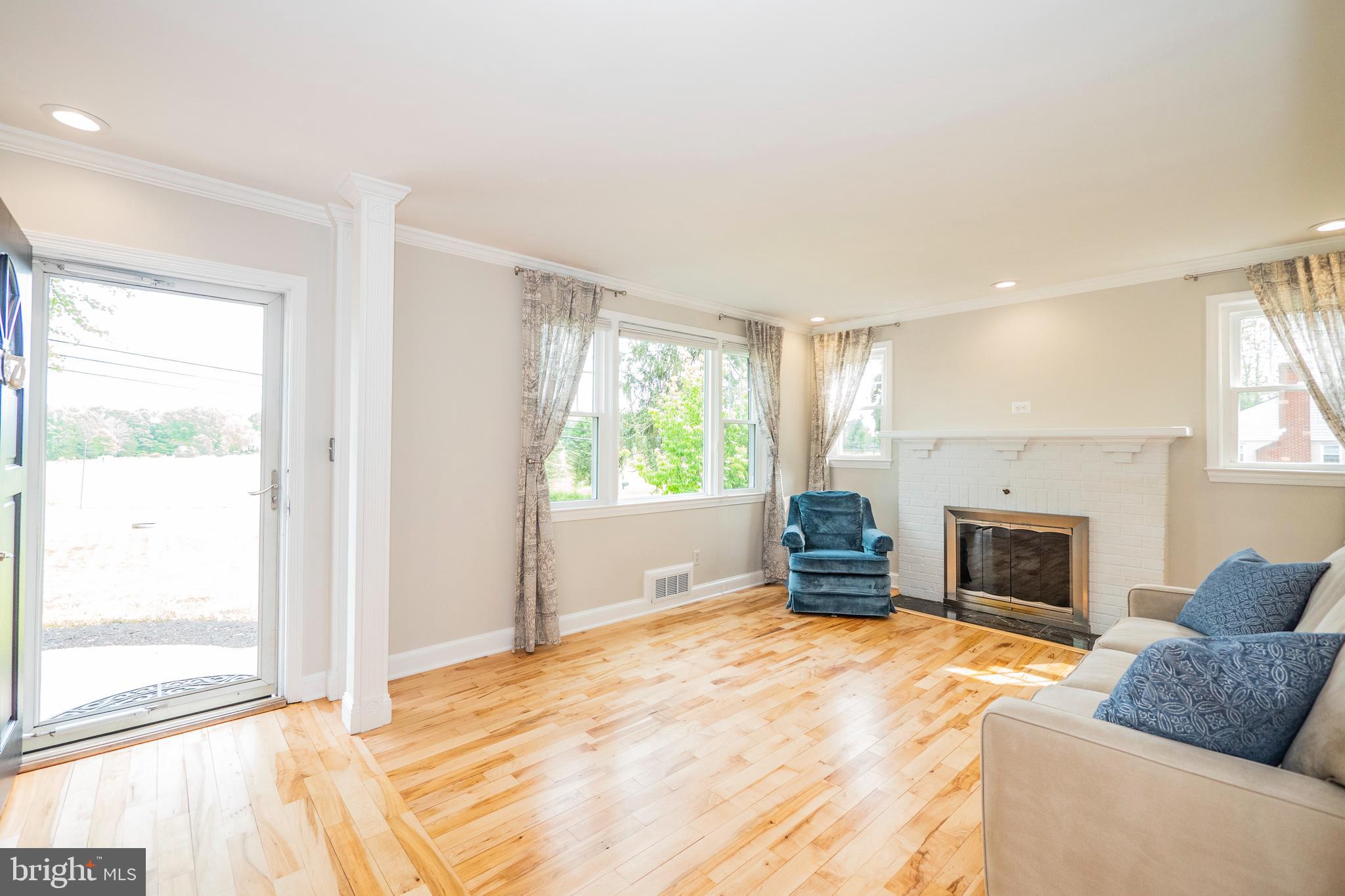 8933 Watkins Road Gaithersburg, MD 20882 - Photo 6 of 65 Main Level - Living Room w/ Fireplace