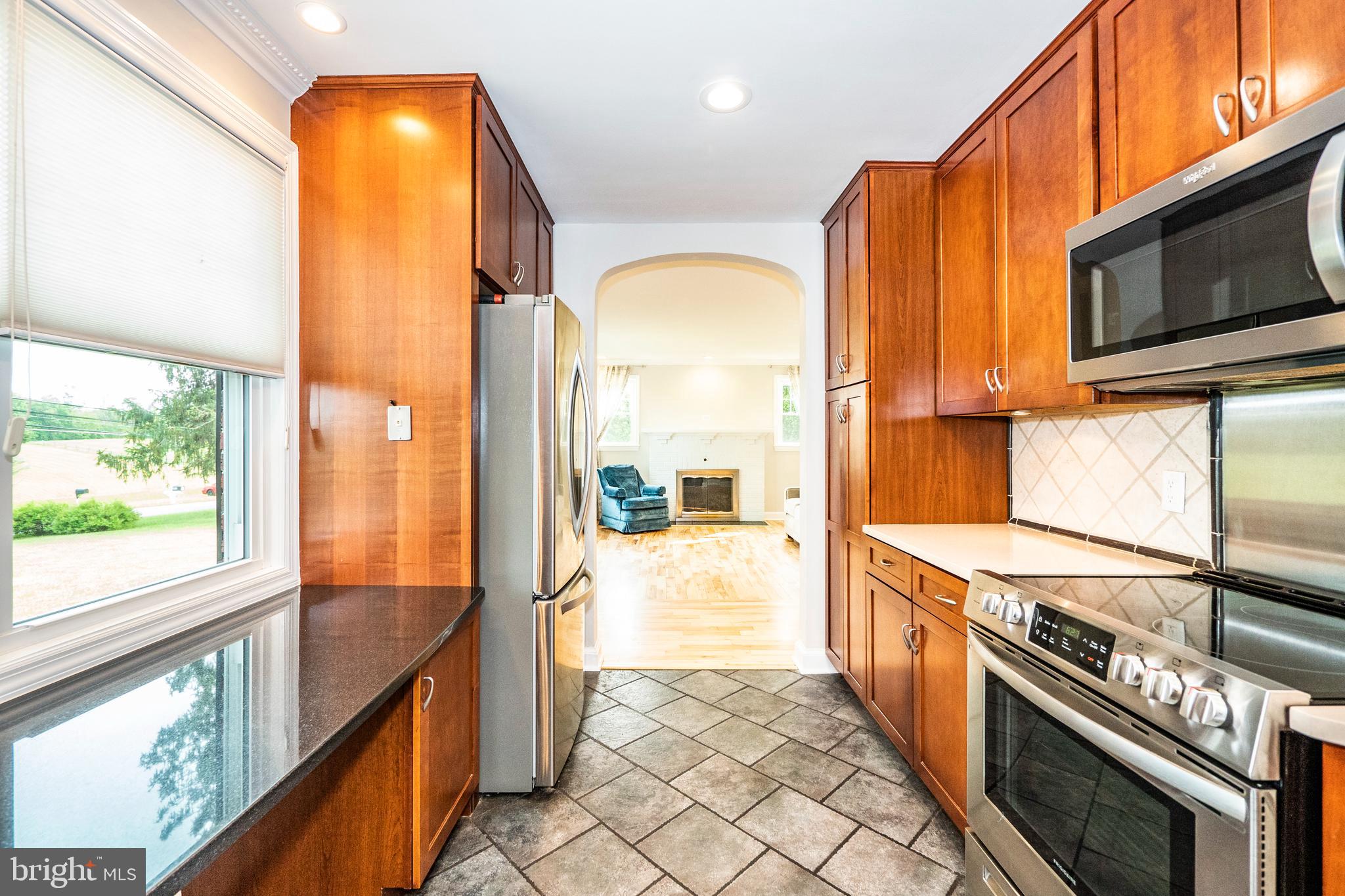 8933 Watkins Road Gaithersburg, MD 20882 - Photo 10 of 65 Main Level - Kitchen