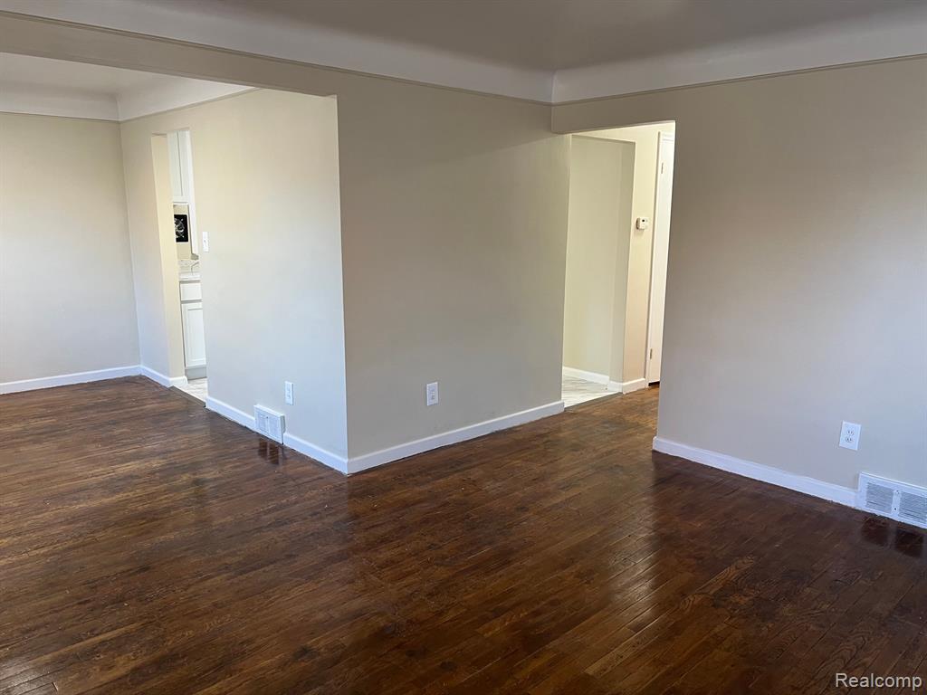 23721 David Avenue Eastpointe, MI 48021 - Photo 3 of 17