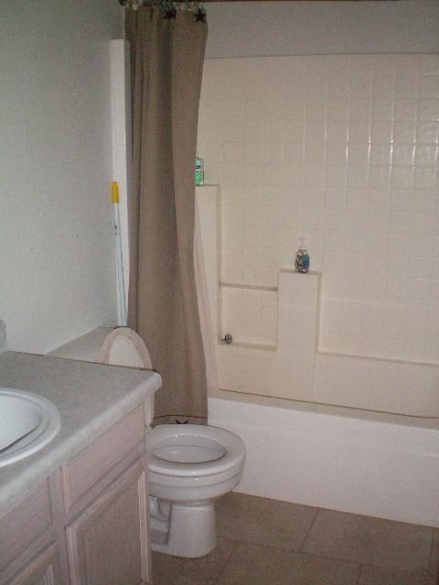 7 West Hayduk Road Phoenix, AZ 85041 - Photo 3 of 3 BATHROOM