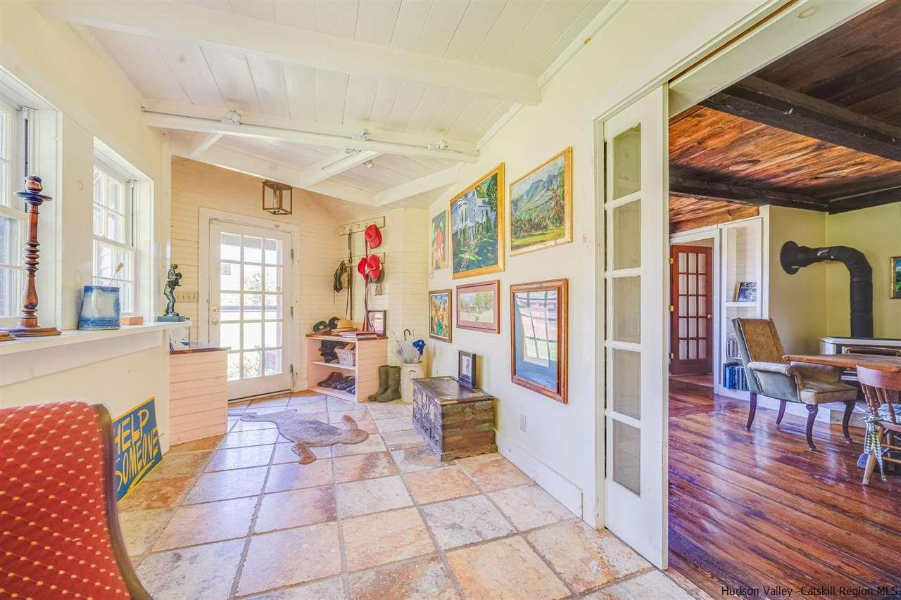 1245 High Falls Road Catskill, NY 12414 - Photo 15 of 34 a living room with furniture