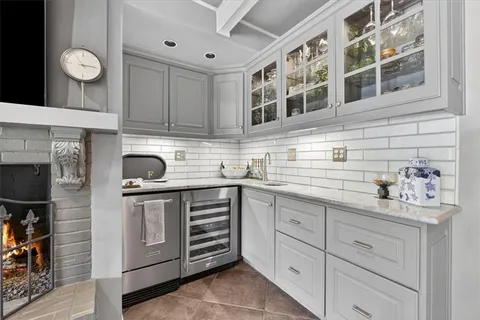 $1,549,000 | 8301 Roe Avenue, Prairie Village, KS 66207