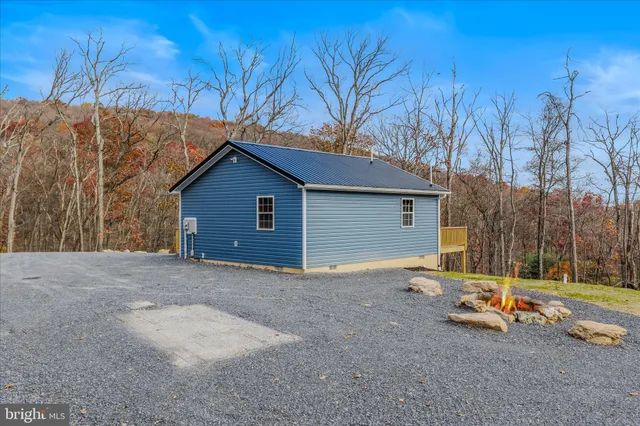 a view of a house with backyard and garage