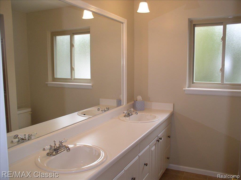 22964 Tuck Road Farmington, MI 48336 - Photo 6 of 9 Remodeled Bath Bbl Vanity