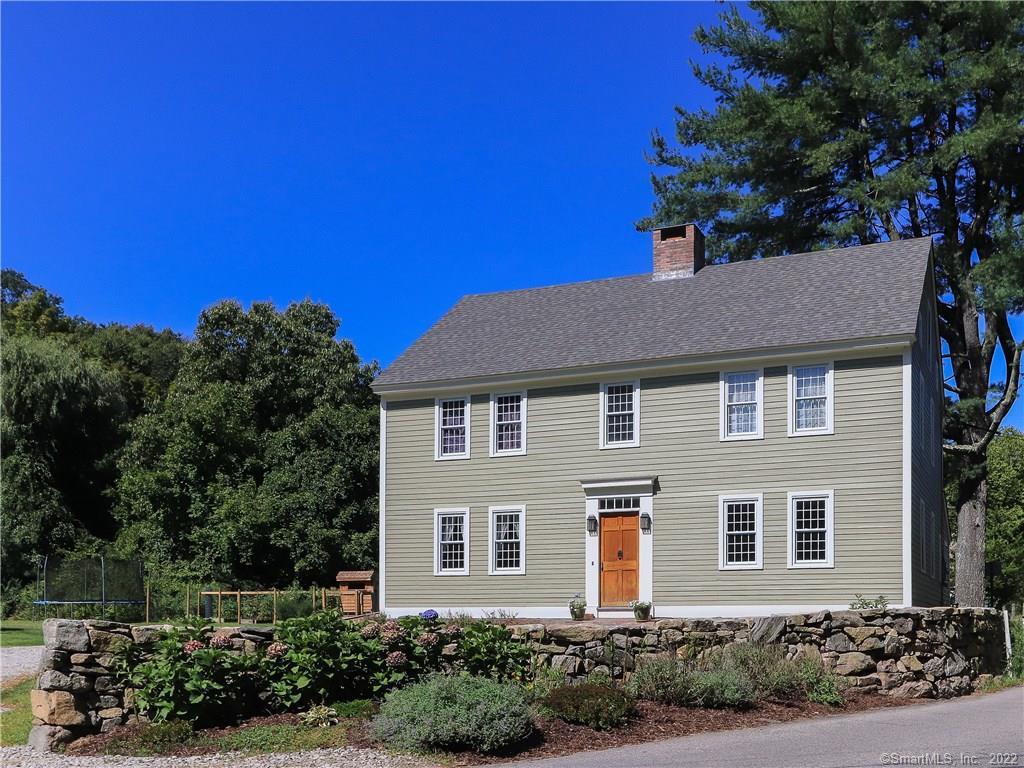 Welcome, this is a Home you would be proud to call your own!