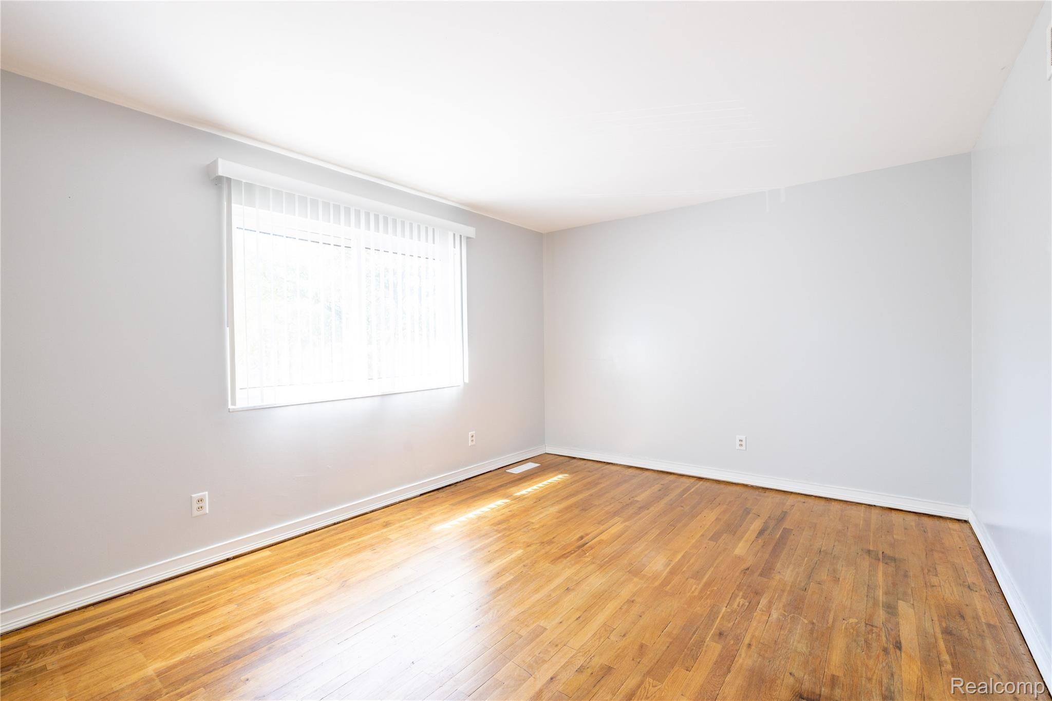 29570 Hoover Road Warren, MI 48093 - Photo 12 of 16 29570 Hoover Rd, Warren (12 of 16).jpg