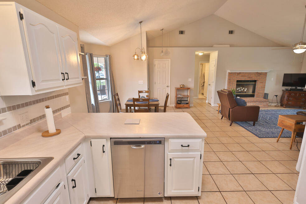 4820 Young Road Crestview, FL 32539 - Photo 6 of 81 3O0A0150