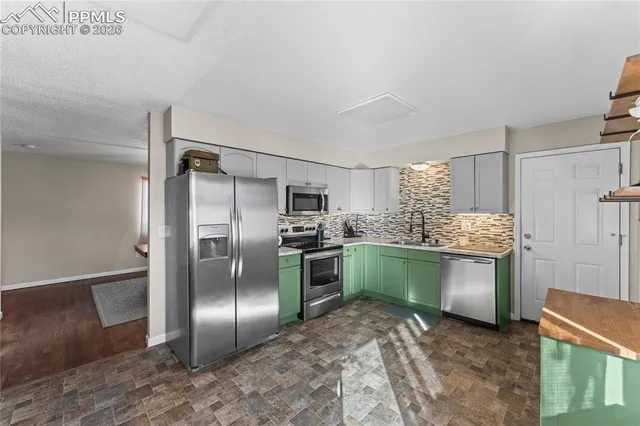 $380,000 | 1511 Saratoga Drive, Colorado Springs, CO 80910