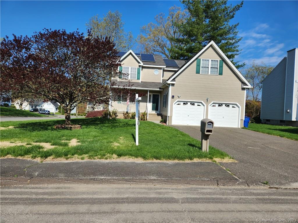 Spacious 3-4 bedroom Colonial on corner lot