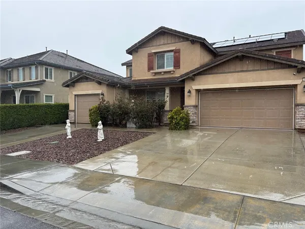a view of house with street