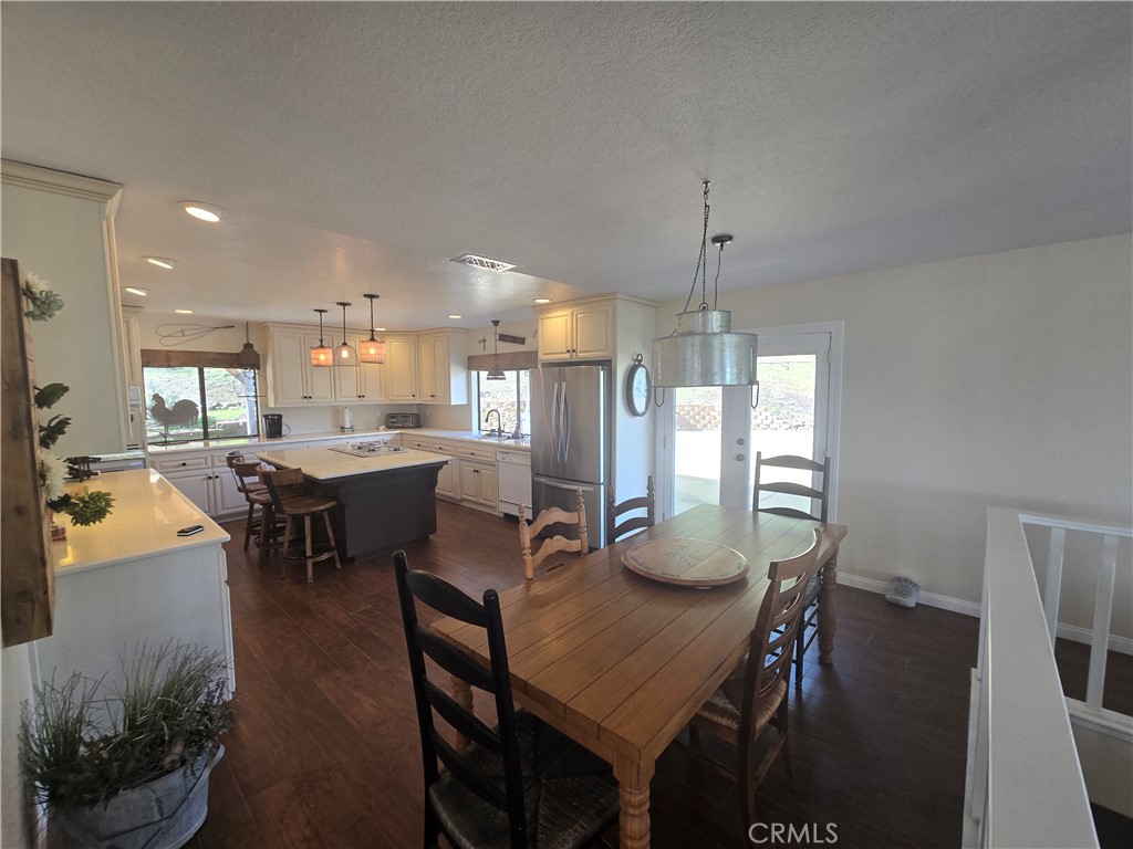 7330 Gage Irving Road Paso Robles, CA 93446 - Photo 9 of 30 a dining room with furniture and window