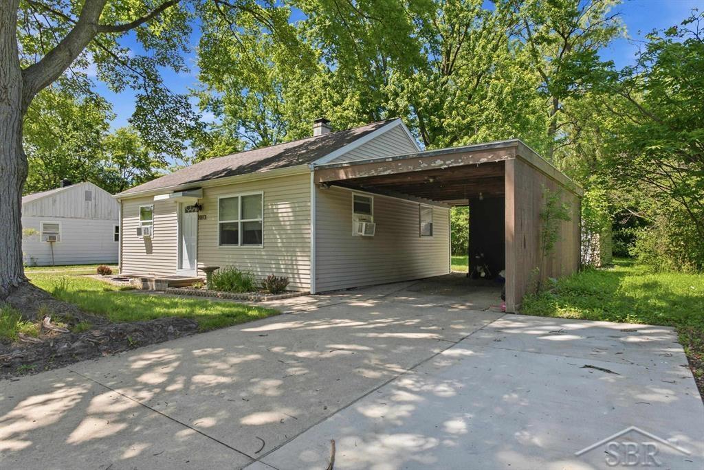 1013 East St Andrews Road Midland, MI 48642 - Photo 2 of 19 50212697-abb6bd61-844f-403b-9276-74bc4649a03b.JPG