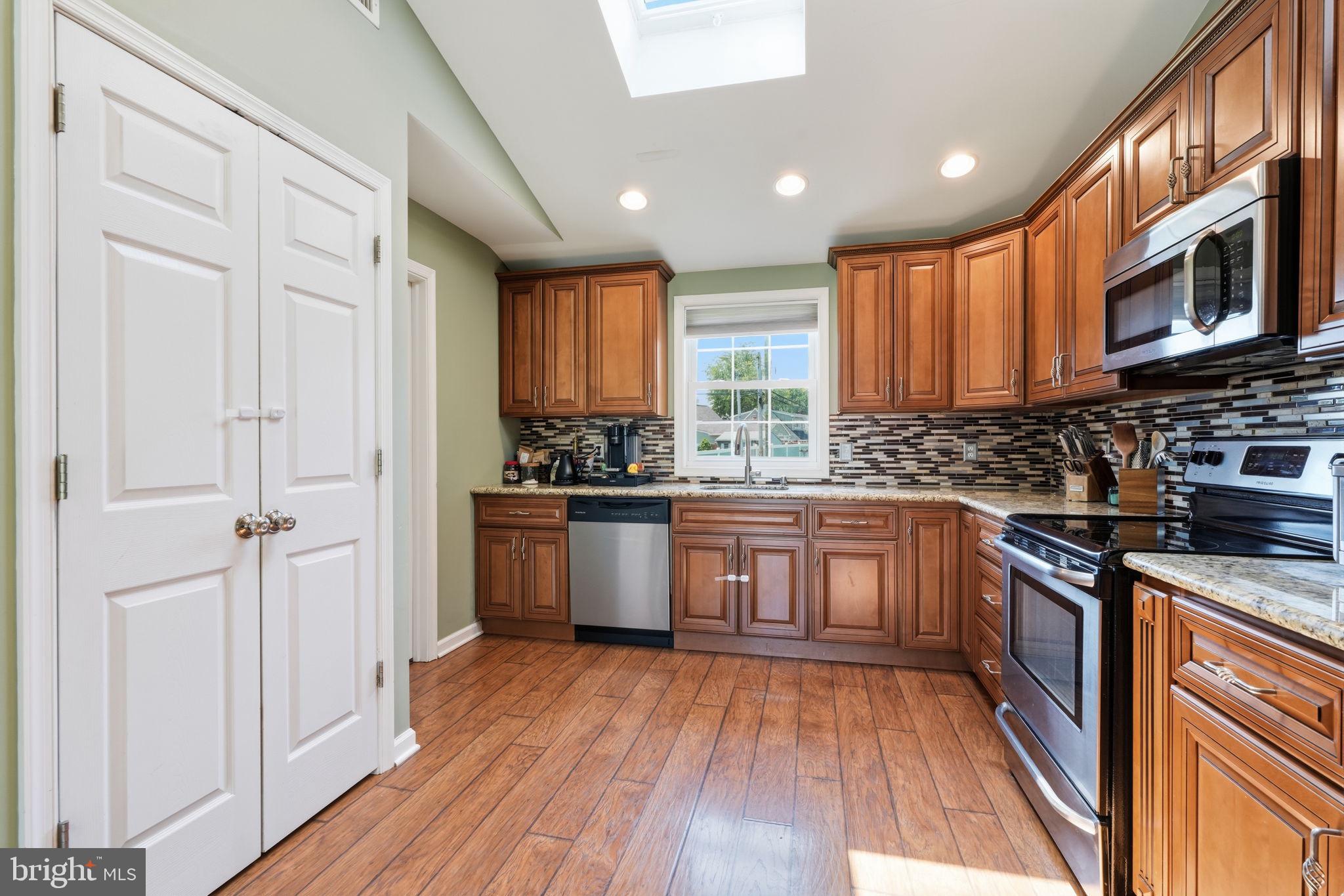 59 Iroquois Road Levittown, PA 19057 - Photo 7 of 25