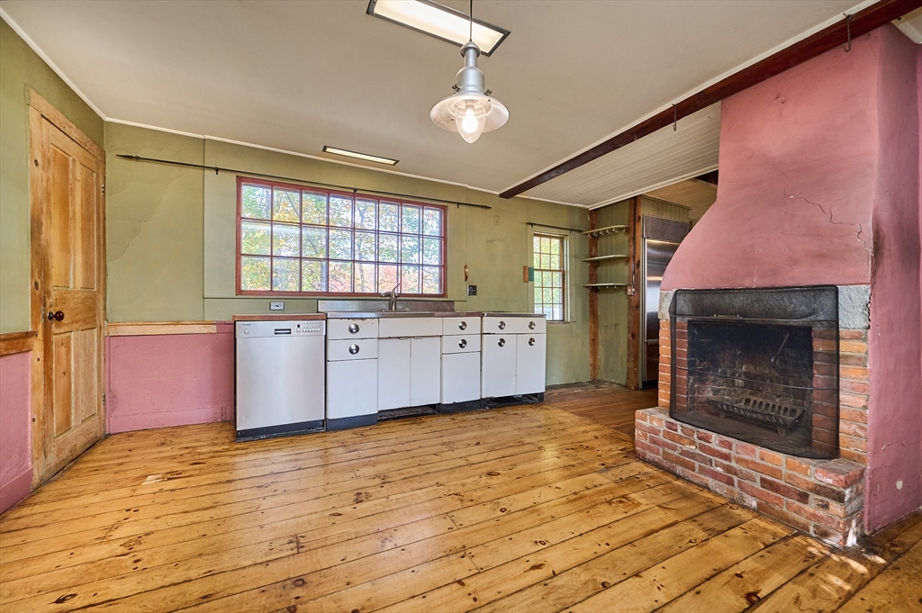 38 Pine Street Amherst, MA 01002 - Photo 4 of 42 Gallery Image 4