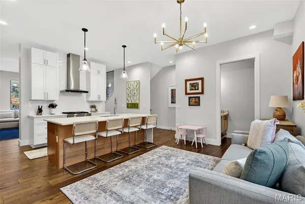 $799,000 | 215 North Sarah Street, Unit 7, St. Louis, MO 63108