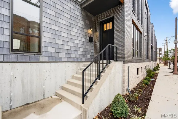$799,000 | 215 North Sarah Street, Unit 7, St. Louis, MO 63108