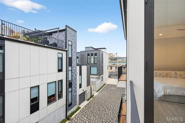 $799,000 | 215 North Sarah Street, Unit 7, St. Louis, MO 63108