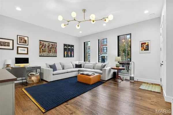 $799,000 | 215 North Sarah Street, Unit 7, St. Louis, MO 63108