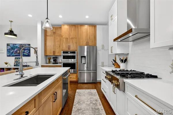 $799,000 | 215 North Sarah Street, Unit 7, St. Louis, MO 63108