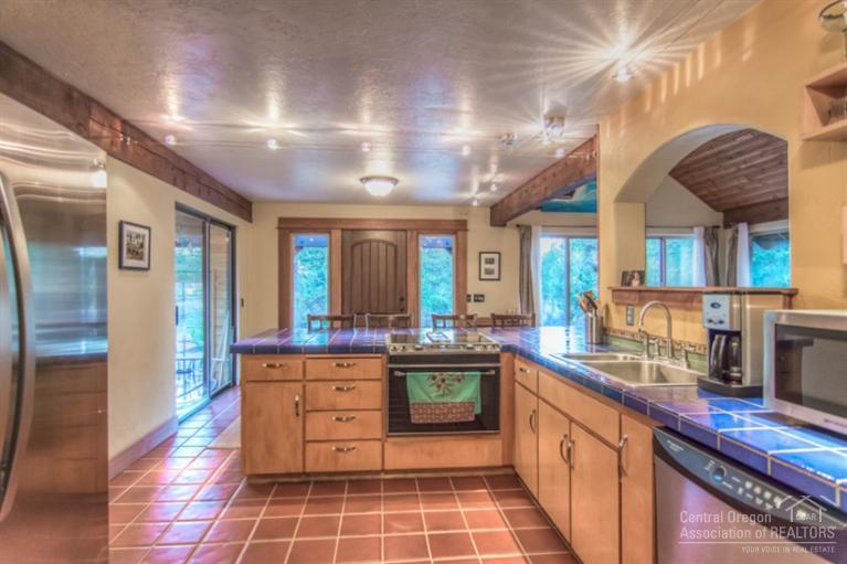 19037 Shoshone Road Bend, OR 97702 - Photo 9 of 24 Additional Photo