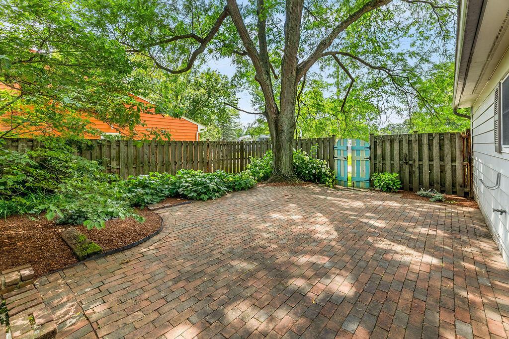 295 Allview Road Westerville, OH 43081 - Photo 4 of 47 Brick Paver Patio
