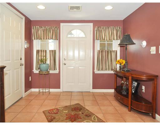 62 Warwick Street Woonsocket, RI 02895 - Photo 7 of 20 Entry.