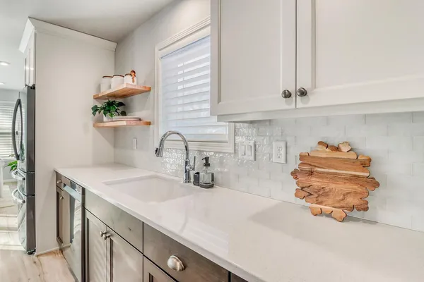 $800,000 | 3521 Grandwood Drive North, Fargo, ND 58102