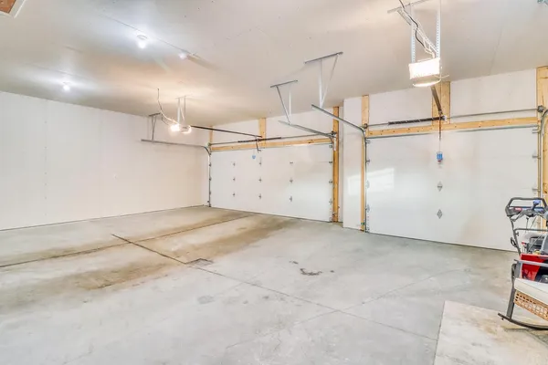 $800,000 | 3521 Grandwood Drive North, Fargo, ND 58102