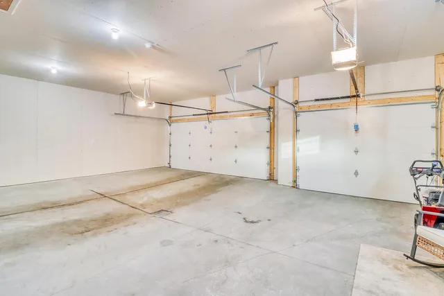 $800,000 | 3521 Grandwood Drive North, Fargo, ND 58102